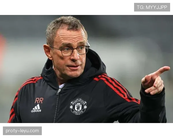 诺伊尔本赛季扑救数据亮眼，重回巅峰的关键因素引关注