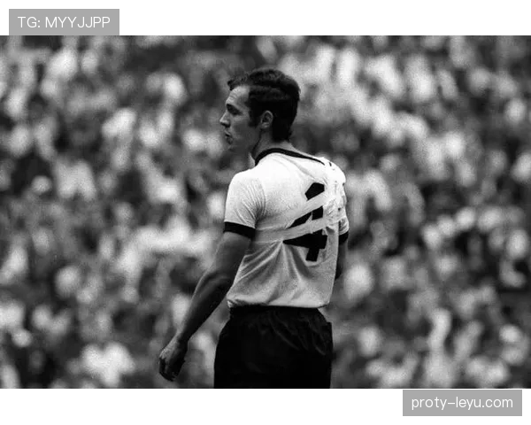 贝肯鲍尔足球理念重塑现代战术与精神，引领足坛新思潮