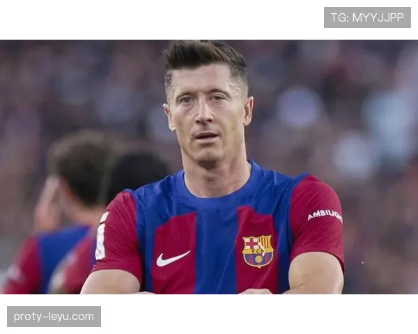 莱万多夫斯基主动降薪续约，彰显对巴萨的忠诚与留队决心