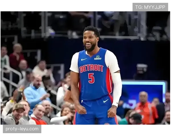 毕比无球频繁切入拉开空间，助力球队三分命中率显著提升