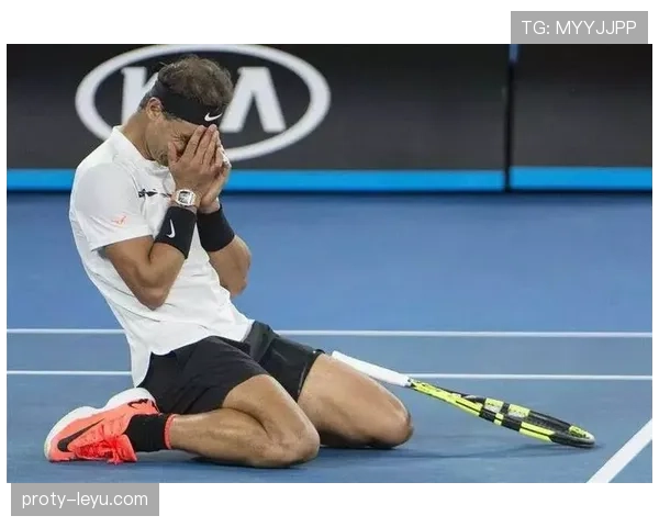 纳达尔训练像和尚，度假像土豪，看到他休闲照我差点翻钱包确认是不是走错片场